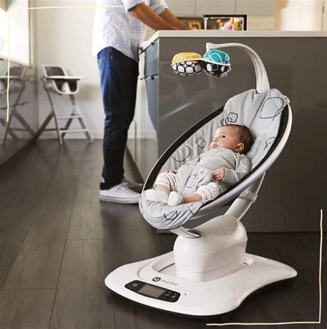 primerjava gugalnikov Babybjorn in 4Moms