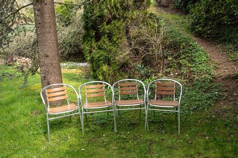 različni tipi vrtnih gugalnic in visečih stolov