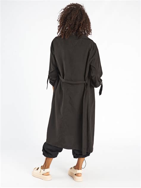 Novorojenček v bodiju z dolgimi rokavi