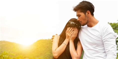 Pari, ki se soočajo z neplodnostjo, iščejo rešitve.