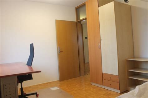 Notranjost porodne sobe v Ljubljani