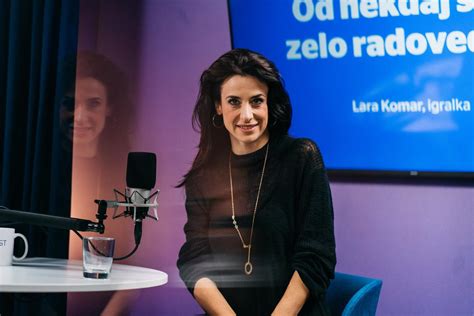 Lara Komar z otroki
