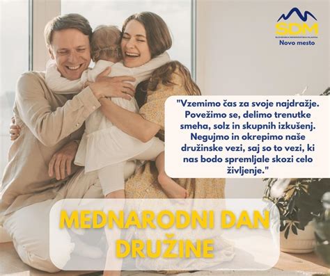 Družina, ki se objema, simbolizira podporo in ljubezen