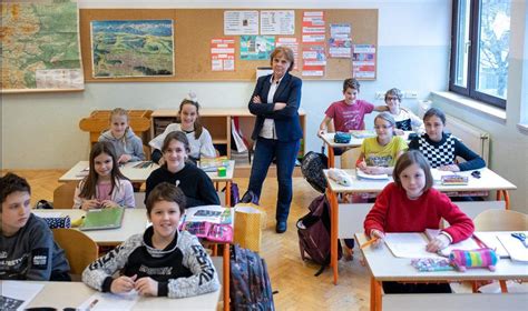 Učiteljica, ki vodi pouk v razredu