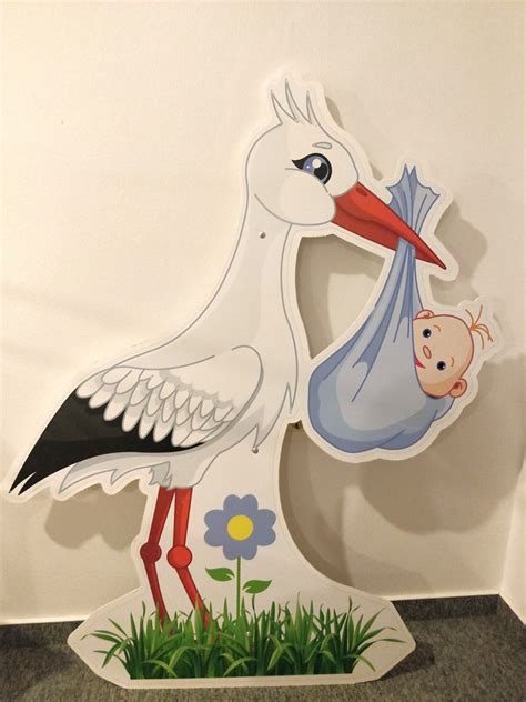 Slika, ki prikazuje otroka s pordelim očesom in rumenim izcedkom