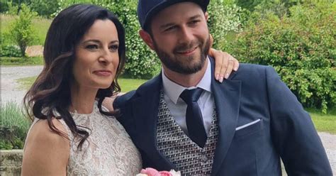 Jana Morelj med radijskim oddajanjem