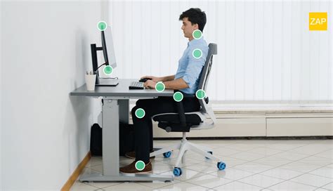 ilustracija pravilne ergonomije nošenja dojenčka v traku