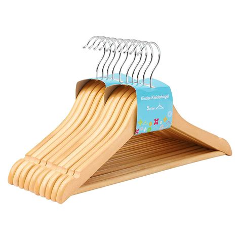 Različni naravni materiali za otroška oblačila