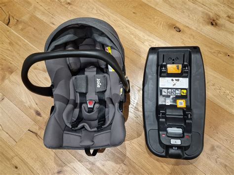 Prikaz uporabe Joie i-Snug 2 z vrtljivo bazo Isofix Encore 360