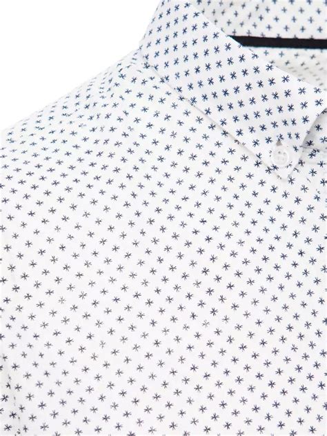 Bližnji posnetek bombažnega pajacka z nežnim potiskom