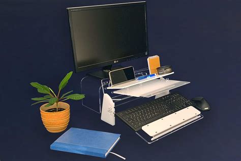 Ikona spletne akcije z majhnim računalnikom