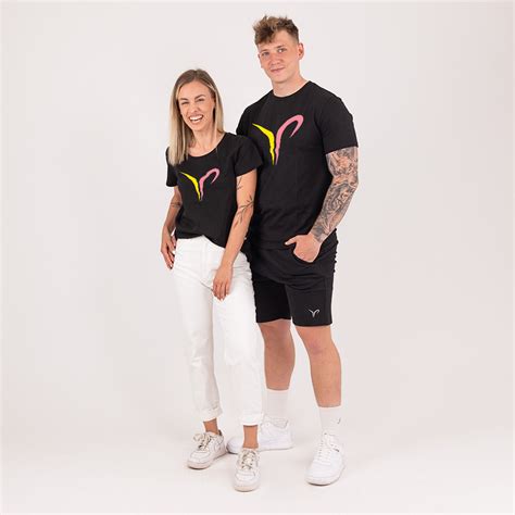 Moška kratka majica s potiskom lubenice v kombinaciji s kratkimi hlačami