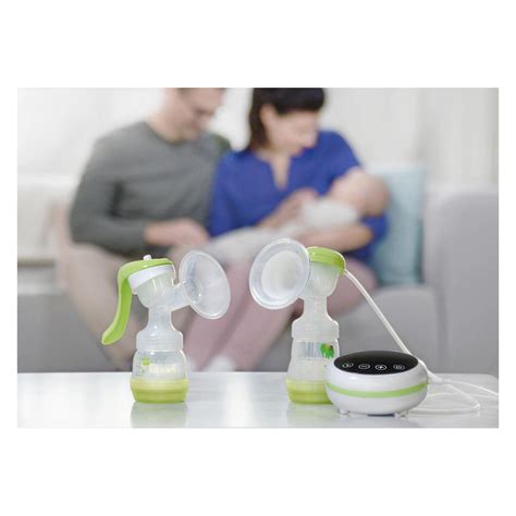 Ilustracija mamice, ki doji z uporabo lovilca mleka