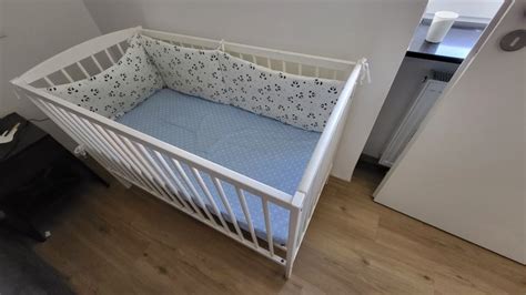 Otroška postelja s posteljnino