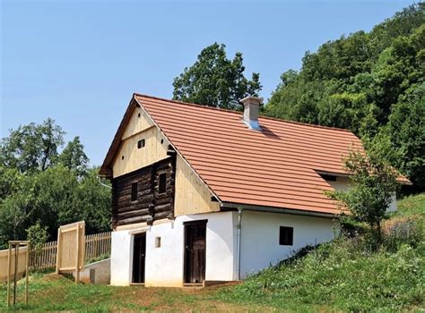 Fotografija rojstne hiše Neže Maurer