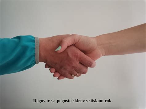 Simbolična slika roke s pomanjkljivostjo in protezo