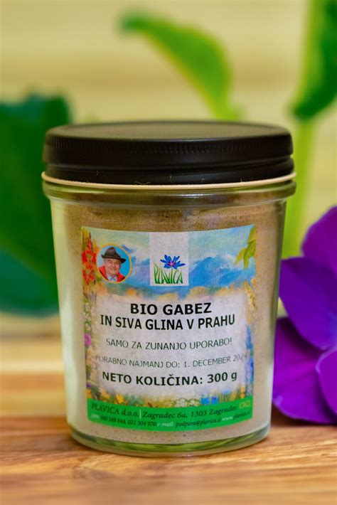 Umazana glina v roki