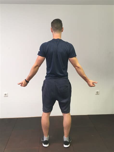 Simbolična upodobitev dvigovanja težkih bremen in dela v stoječem položaju