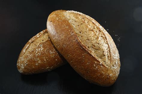 Primer polnozrnatega kruha in testenin
