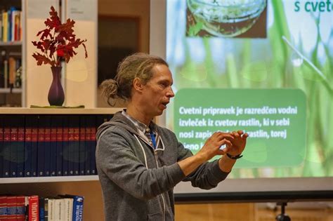 Ilustracija cvetov, ki se uporabljajo v Bachovih kapljicah