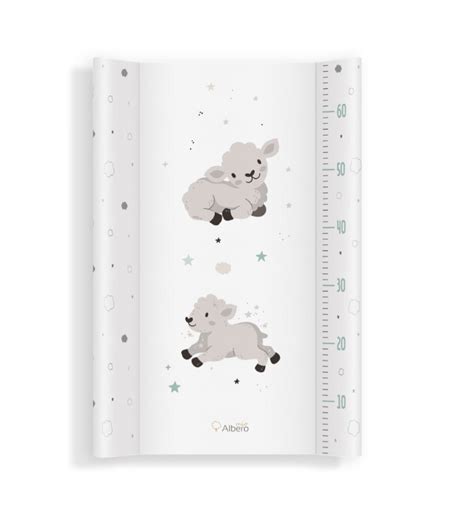 previjalna podloga s trdim dnom na komodi