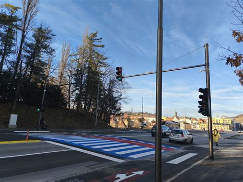 Simbol za prehod za pešce in odsevni trak na oblačilih