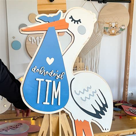 Personalizirana lesena štorklja z imenom in podatki otroka