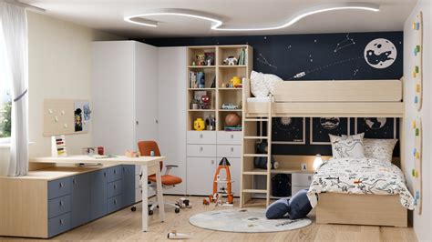 Pregledna razdelitev otroške sobe za dva otroka z različno starostjo