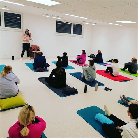 Ilustracija različnih dihalnih tehnik za sprostitev