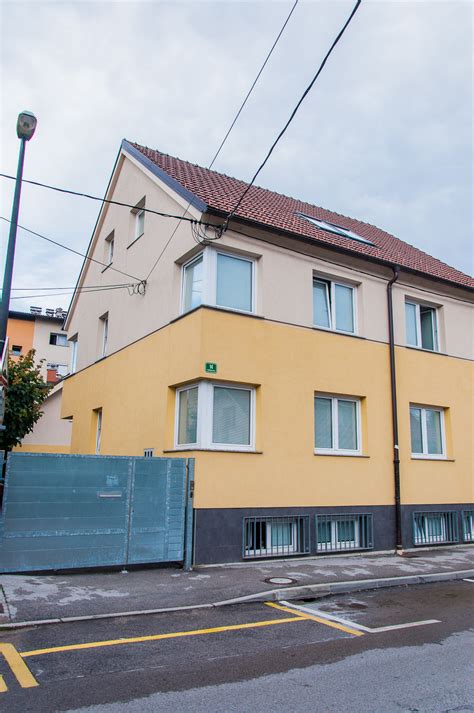 Zunanji pogled na stavbo porodnišnice Celje