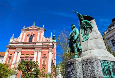 Prešernov trg v Ljubljani med protesti