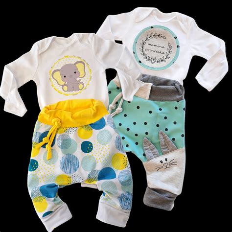 Različni otroški kompleti oblačil