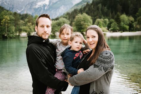 Anja Oman izvaja vadbo z nosečnico