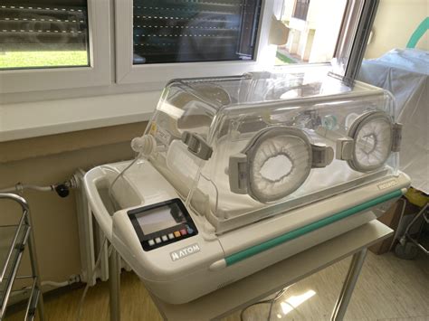 Sodobni inkubator za nedonošenčke