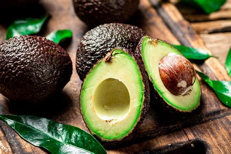zdrav avokado z vitaminoma