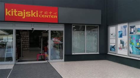 Zunanji pogled na trgovino Kitajski Center v Novem mestu