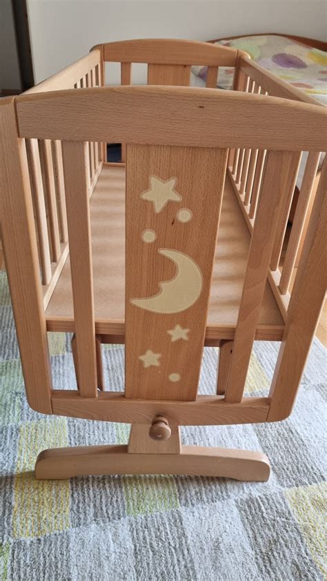 Lesena zibelka v naravni barvi