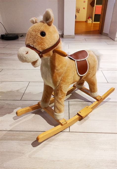 Diagram z osnovnimi deli gugalnega konjička