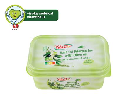 Ilustracija nosečnice, ki se neguje z oljem