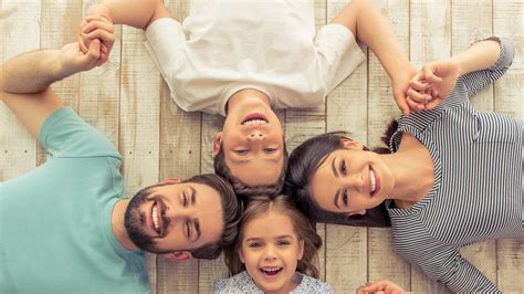 Družina z dvema otrokoma