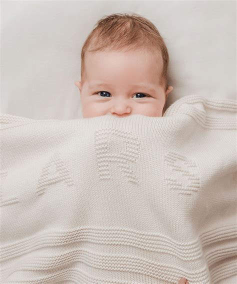 Detail robov otroške odejice