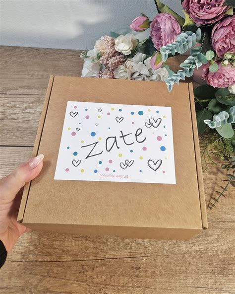 Darilna škatla z napisom