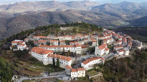 Slikovita vasica Štanjel