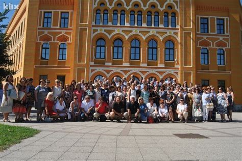 slika stare gimnazije ali romantičnega prizorišča