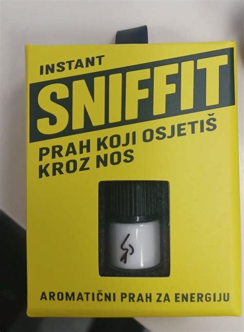 primer fitofotodermatitisa na roki, ki spominja na obris lista