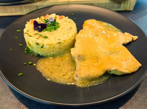 Nosečnica v naravni svetlobi