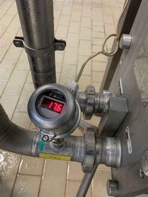 prikaz testiranja temperature mleka na zapestju