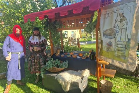 Srednjeveška vas ob reki