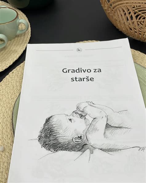 Dojenček med masažo trebuščka