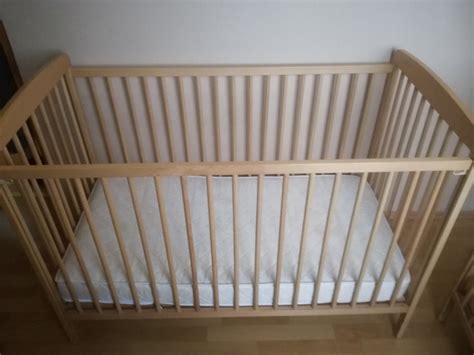 Otroška posteljica z možnostjo nastavitve višine ležišča